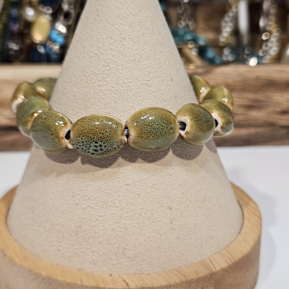 Green Beaded Shell Bracelet Stretchy Women's Jewelry Beachy